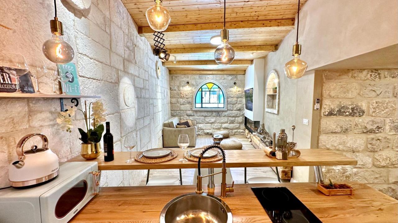 Boutique Apartment In Heart Of Haifa Kültér fotó