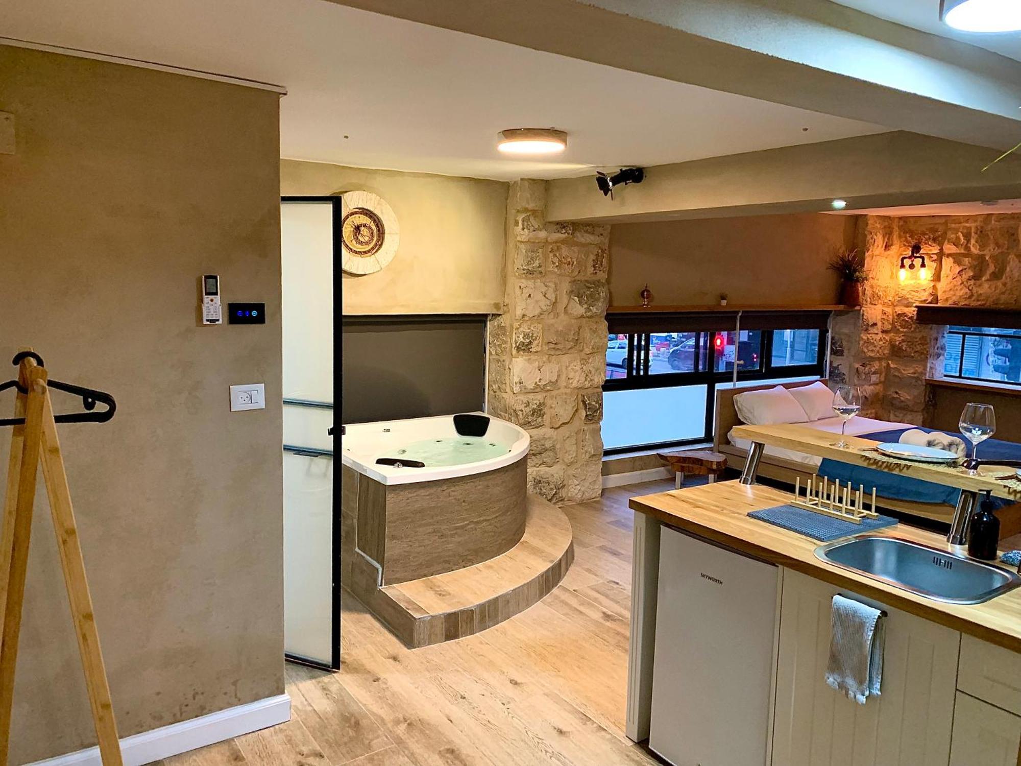 Boutique Apartment In Heart Of Haifa Kültér fotó
